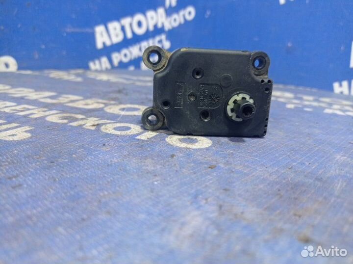 Моторчик заслонок отопителя Mercedes-Benz W220