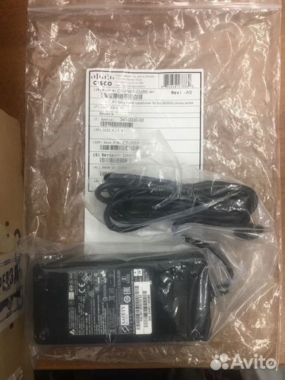 Новый телефон Cisco 8961 и блок питания Cube