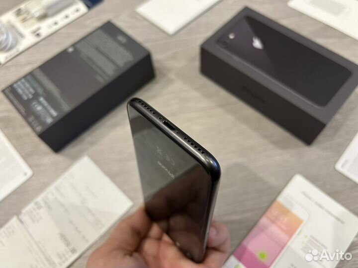 iPhone 8, 64 ГБ