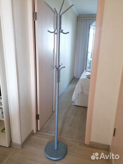 Вешалка для одежды напольная