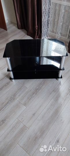 Стеклянная тумба под тв