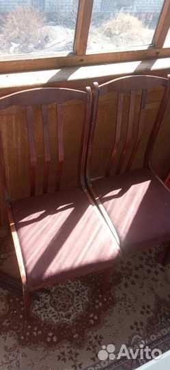 Стол и стулья