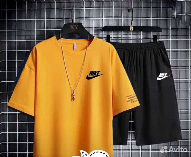 Спортивный костюм мужской с шортами Nike