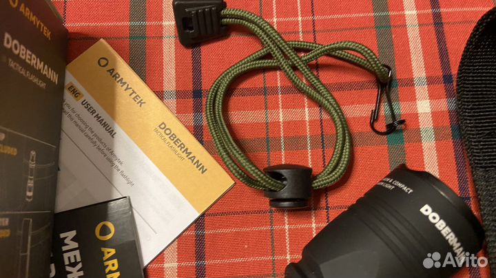 Яркий водонепроницаемый фонарик Armytek Dobermann