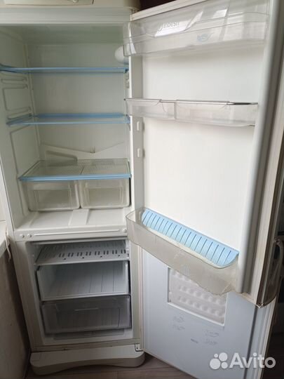 Холодильник бу indesit