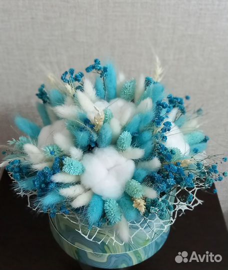 Сухоцветы в шляпной коробке