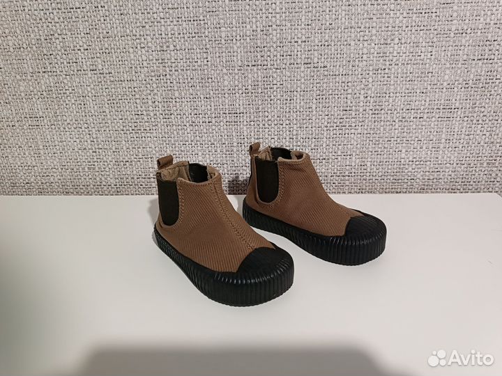 Детские ботинки