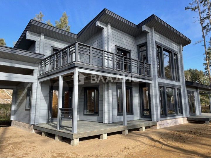 Коттедж 220 м² на участке 15 сот.