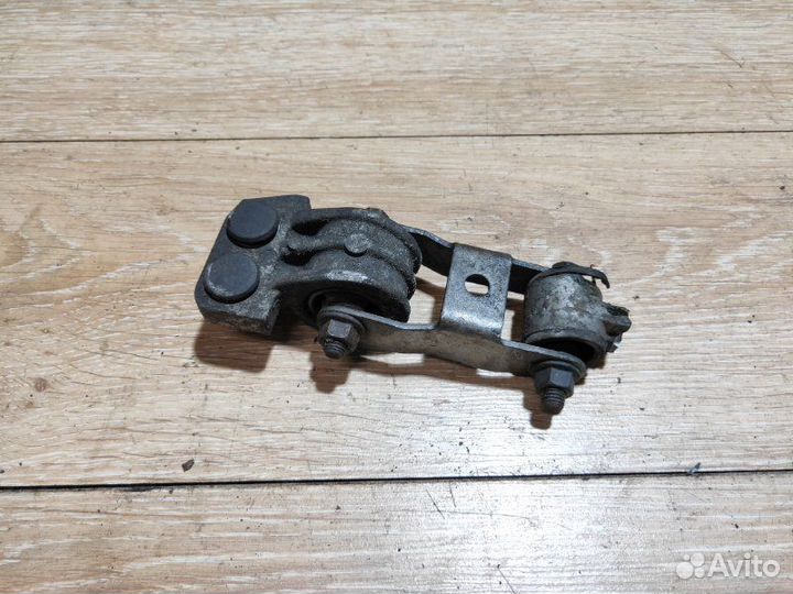 Тяга двигателя реактивная Volvo Xc90 D5244T4 2006