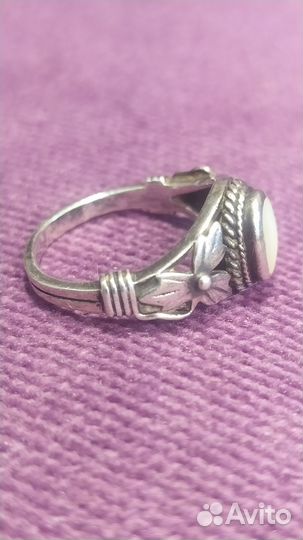 Кольцо с белым перламутром винтаж СССР