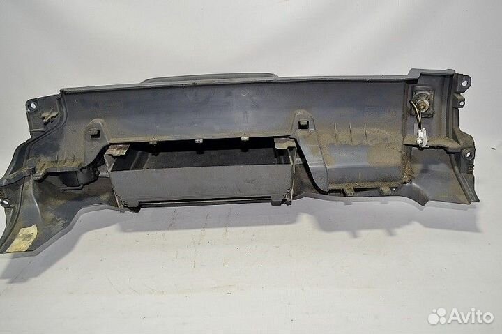 Отделение для хранения в торпеде с подстаканниками