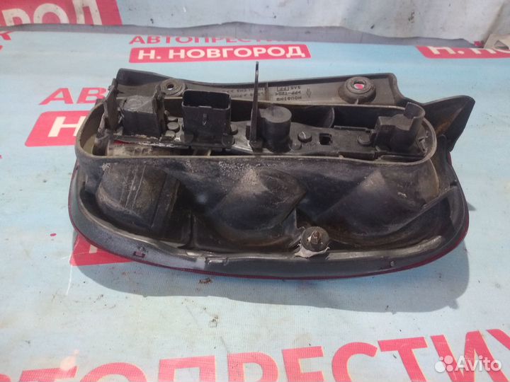 Фонарь задний левый Ниссан Микра