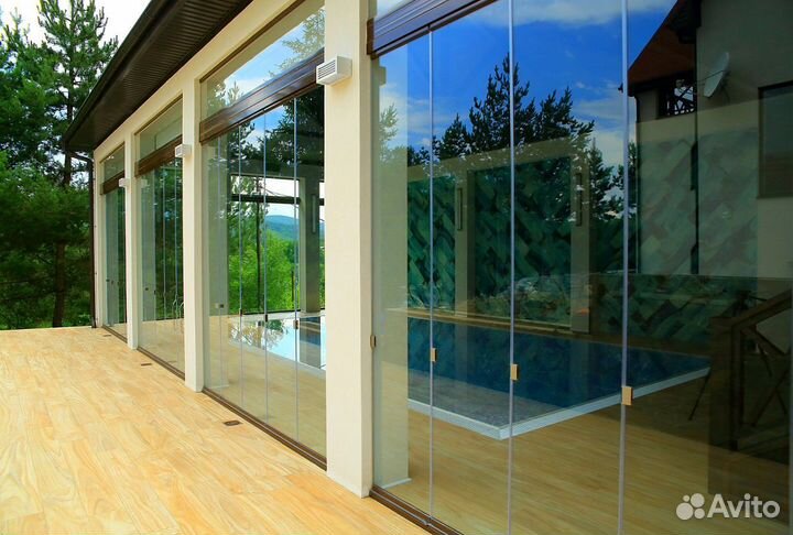 Безрамное раздвижное остекление