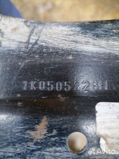 Рычаг подвески задний правый Volkswagen Jetta 5