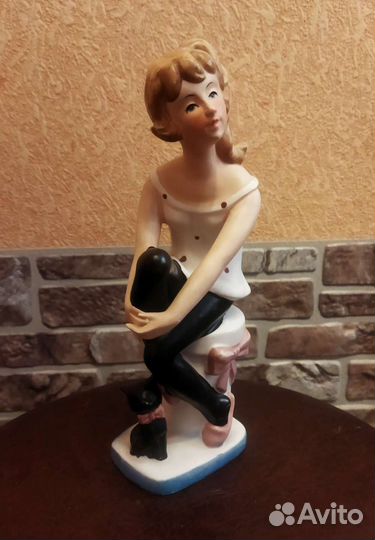 Статуэтка старинная бисквит