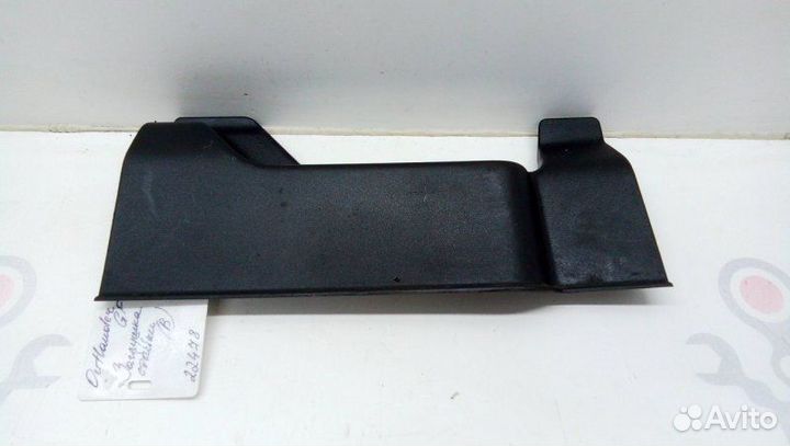 Обшивка стойки правая Mitsubishi Outlander CW5W