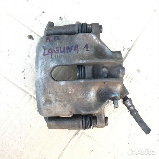 Суппорт передний правый Renault Laguna 1