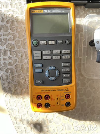 Калибратор fluke 725