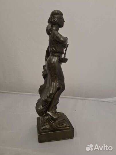 Фемида статуэтка