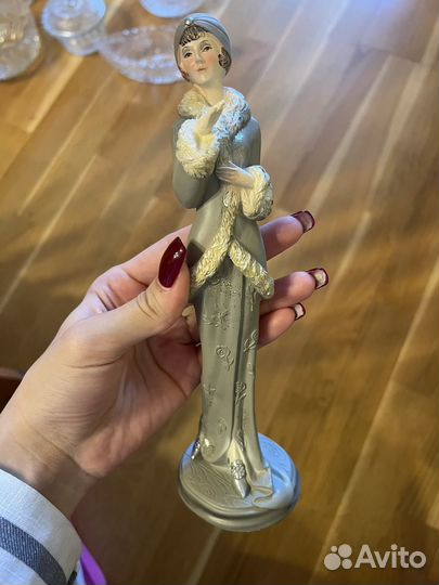 Статуэтка женщина