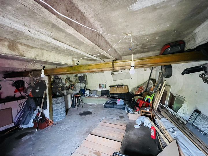 Гараж, > 30 м²