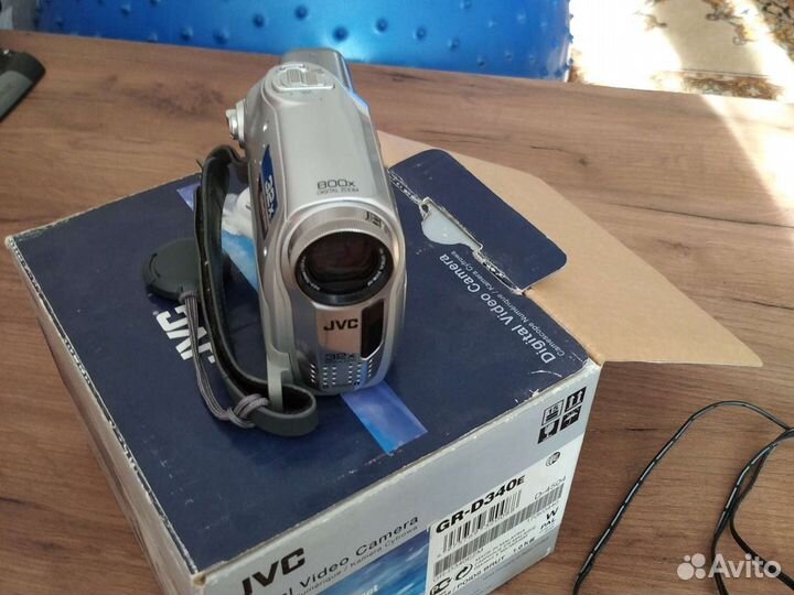 Цифровая видеокамера бу JVC GD-D340E