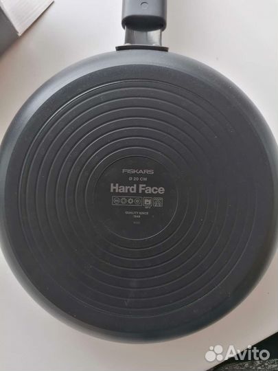 Сковорода Fiskars Hard Face 20 см