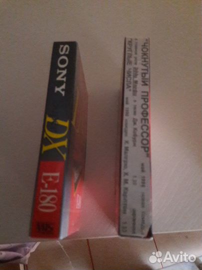 Кассеты с видеофильмами на пленке