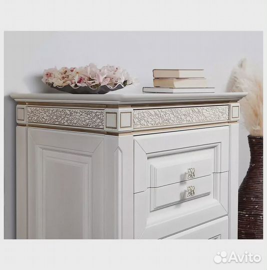 Шкаф-витрина 