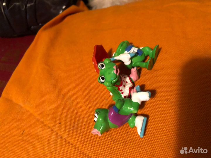 Лягушки фигурки киндер сюрприз