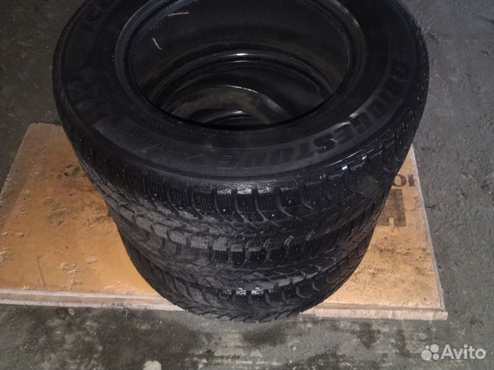 Bridgestone Ice Cruiser 5000 215/70 R16