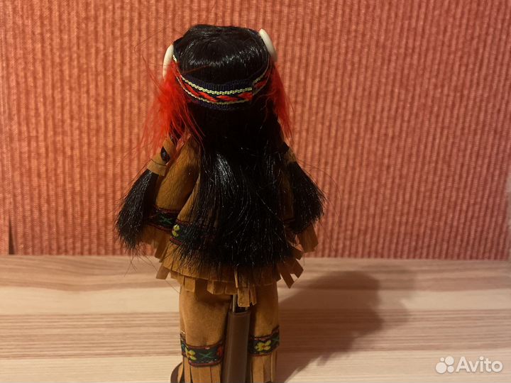 Кукла фарфоровая