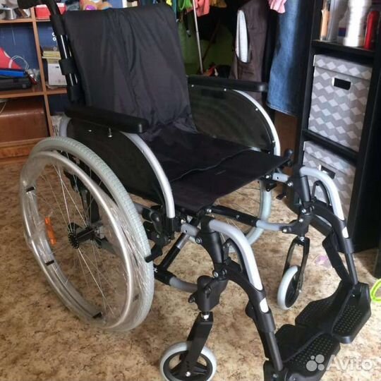 Коляска инвалидная новая,узкая