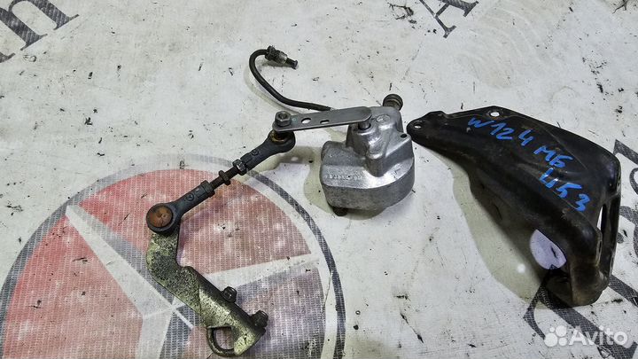 Кран гидра подвески на Mercedes-Benz W124