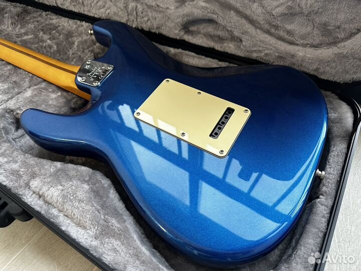 Fender American Ultra Stratocaster HSS Cobra Blue