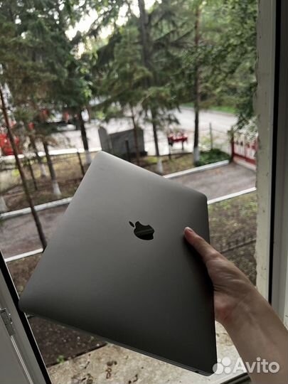 Macbook Air 13 (2020, i5, 512гб, 8гб озу)