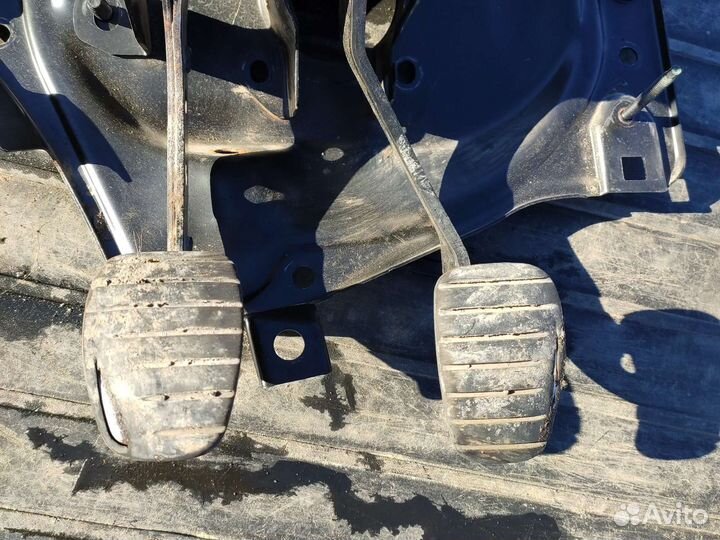 Педальный узел сцепления Рено Кангу 1