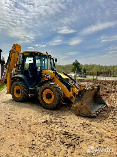 Экскаватор погрузчик JCB ровноколессный