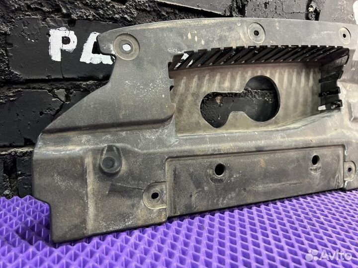 Накладка замка капота Mitsubishi Outlander