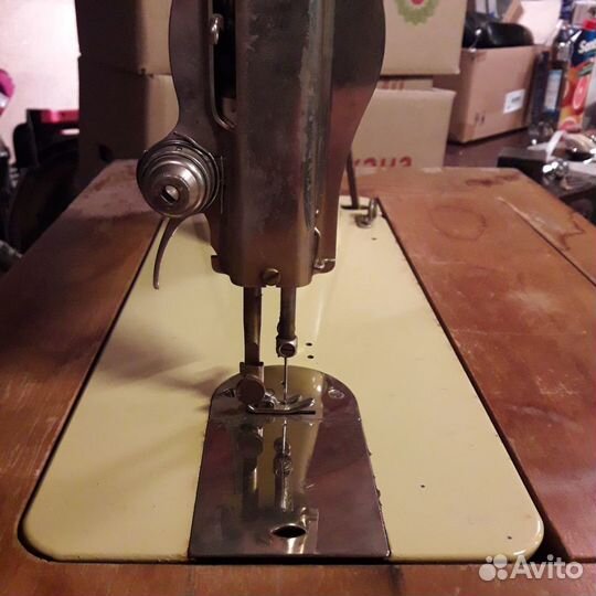 Швейная машина 