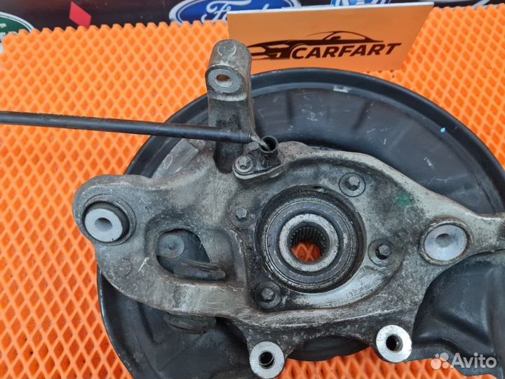 Кулак задний правый Mercedes-Benz C W204