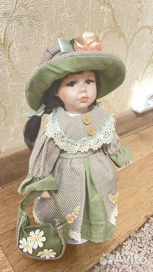 Кукла фарфоровая коллекционная