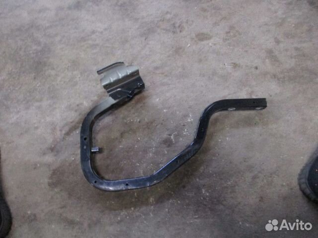 Петля крышки багажника правая Nissan Tiida (C11) 2