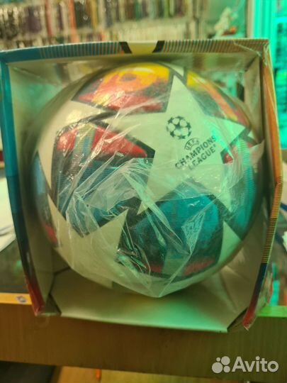 Футбольный мяч adidas финал санкт петербург 2022лч