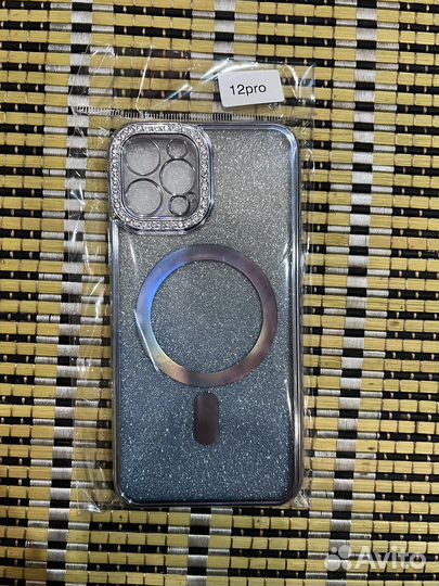 Чехлы и защитное стекло на iPhone 12 и 12 pro