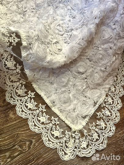 Скатерть бархатная с кружевом сиреневая плюш