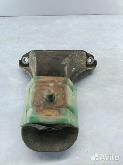 Кронштейн двигателя Audi 80 B3