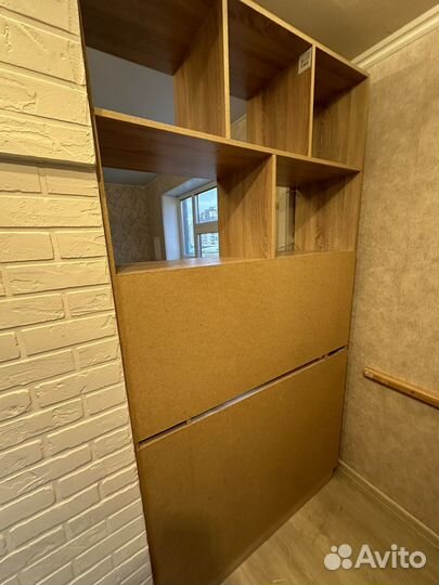 Шкаф с дверьми и полками