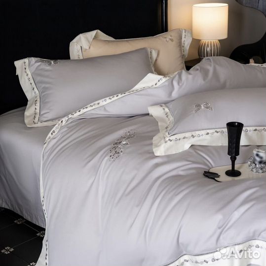 Постельное бельё бабочки вышивка с одеялом comfort