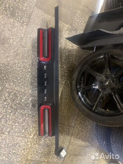 Бленда Dodge Challenger фонарь